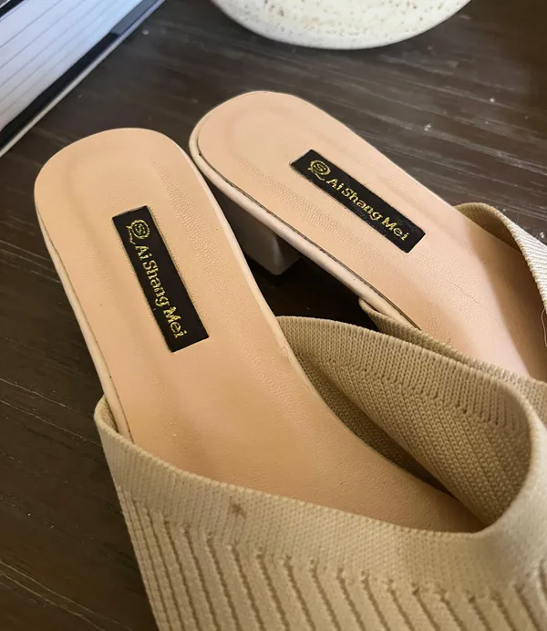 Low Heel shoes Size 7.5 - Image 2