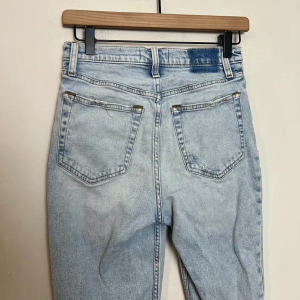 ABERCROMBIE- Ultra High Rise Ankle Straight Curve Love Button Fly Raw Hem Light - Image 6