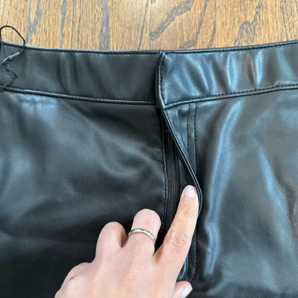 Zara black faux leather flat front shorts with pockets size XL 1612 NWOT - Image 2