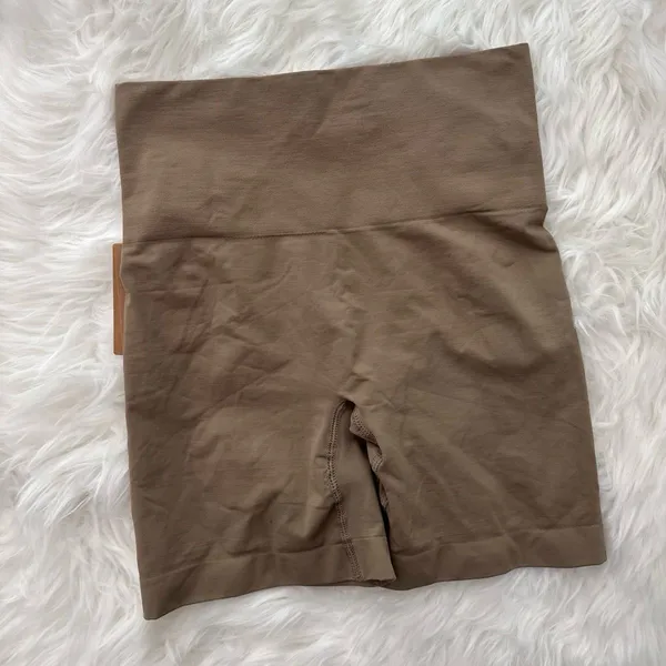 Skims Soft Smoothing Seamless Short Desert Size Small - Image 6