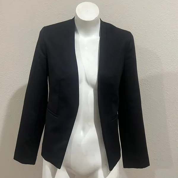 Simply styled black open blazer Size 2 - Image 2