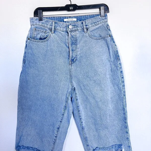 Pacsun Women's 100% Cotton High Rise Straight Mom Jeans in Light Wash‎ size 28 - Image 2