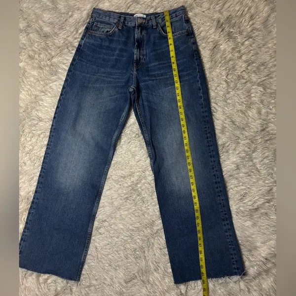 Zara‎ Blue Medium Wash Women’s Wide Leg Raw Hem Jeans Size 8 - Image 8