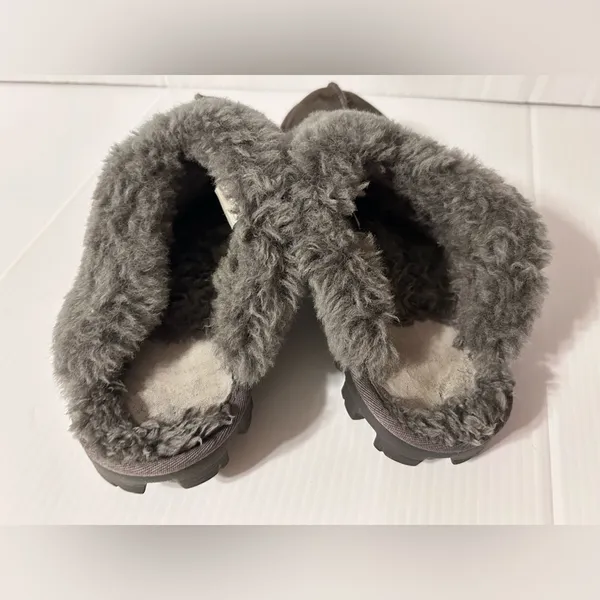 UGG Women's Charcoal Sheepskin Slippers women size 7 - Image 6