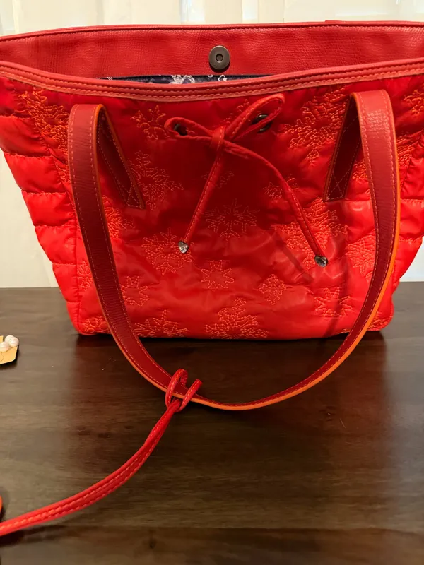 Princess Vera Wang quilted red snowflake tote bag - Image 2