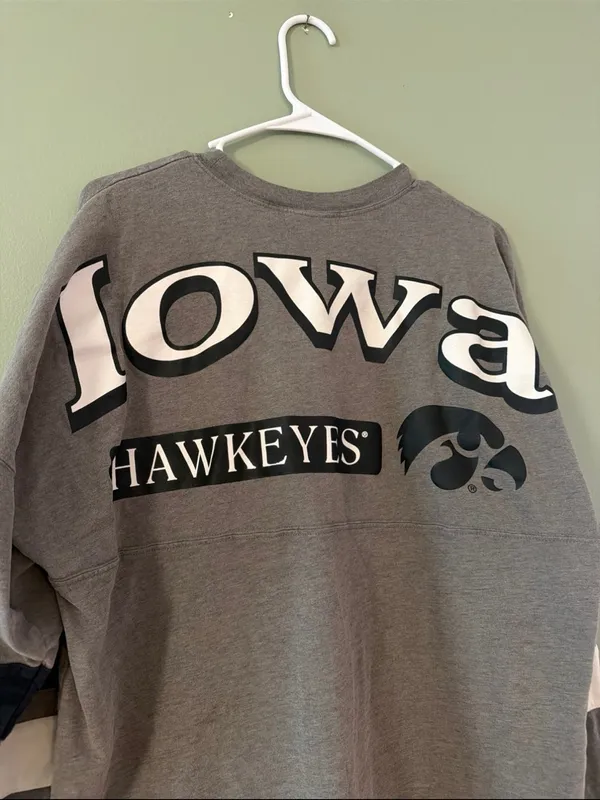 Gray Long Sleeve Iowa Hawkeyes Graphic Tee Size M - Image 4