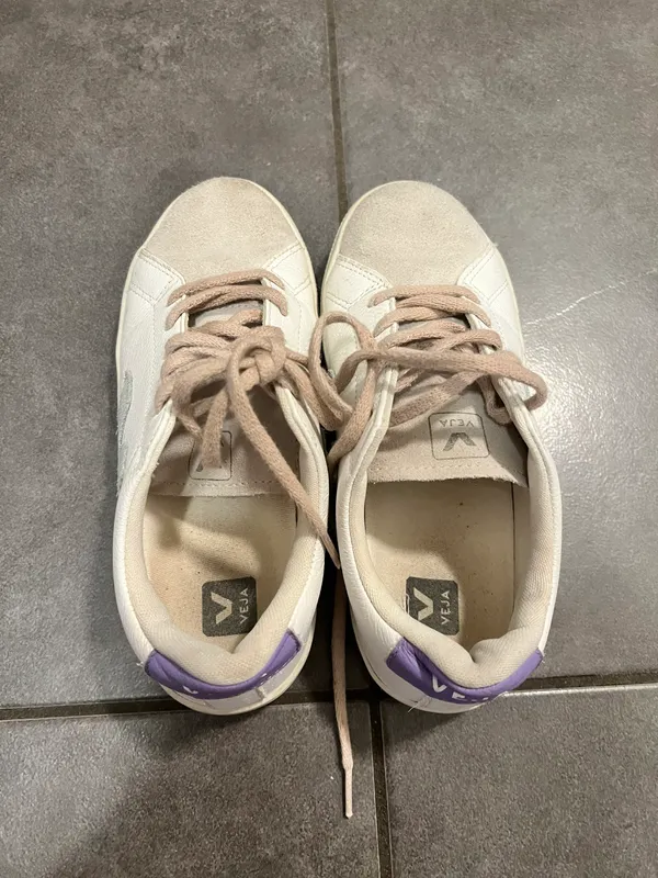 VEJA Sneaker - Image 2