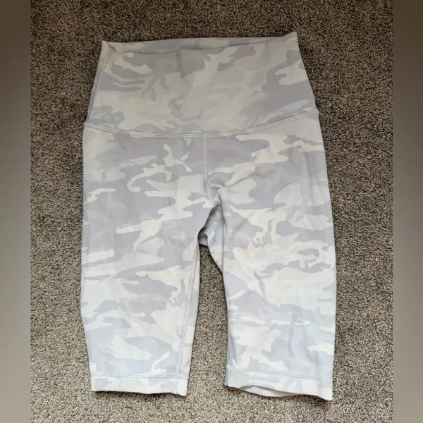 Lululemon Wunder Under Short 10" *Ribbed in Incognito Camo Jacquard White Size 4 - Image 3