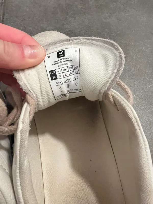 VEJA Sneaker - Image 3