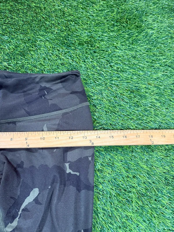 Lululemon High Rise Leggings Size 4 Dark Green Floral Camo Print - Image 7