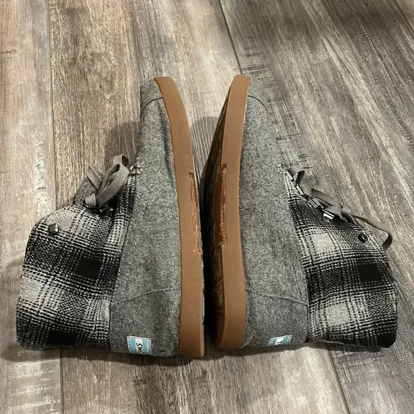 TOMS Gray Plaid Lace Up Flat Booties - Image 6