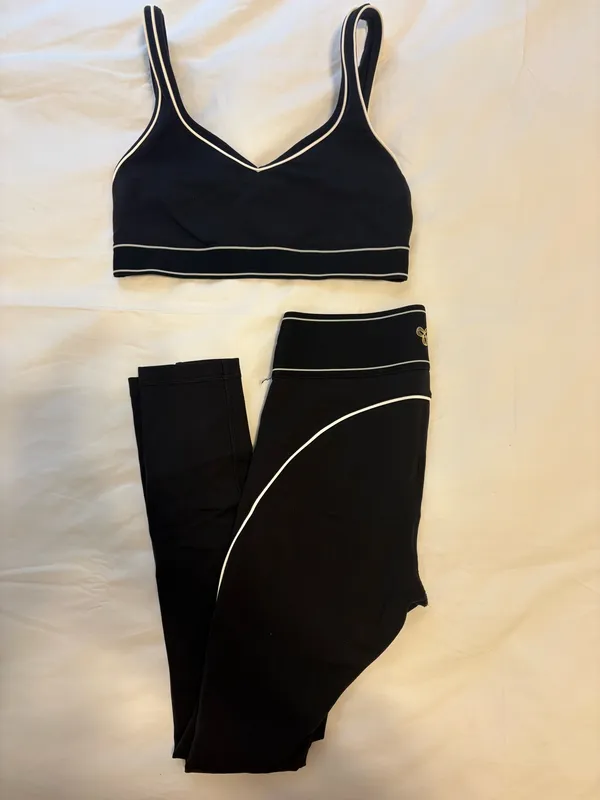 Aritzia TNA Workout Set - Image 3