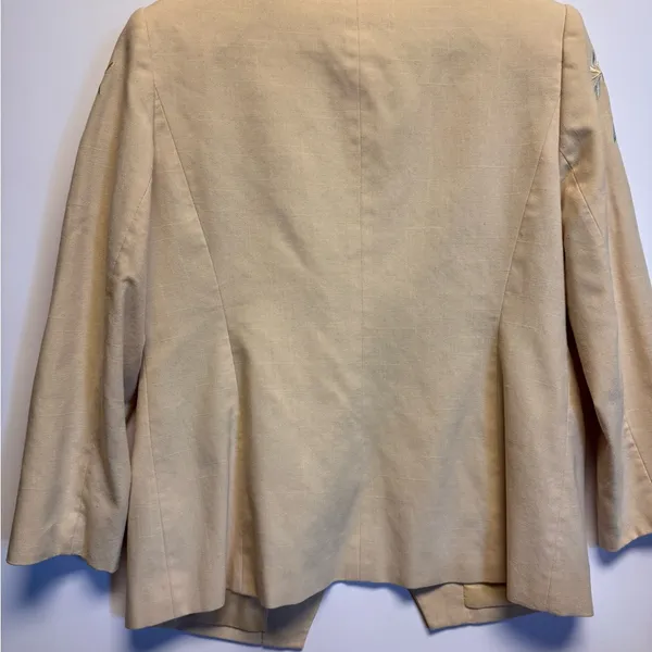 Elegant Cream Yellow Embroidered Women's‎ Jacket - Image 9