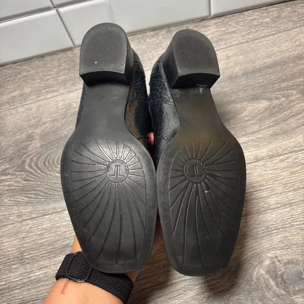 Trotters Black Croc Embossed Booties Square Toe Side‎ Zip Block Heel Size 5M - Image 6