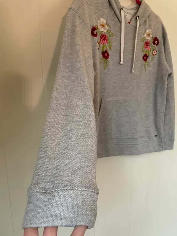 O’neill hooded sweatshirt embroidered flowers grey hoodie Women’s size M - Image 6