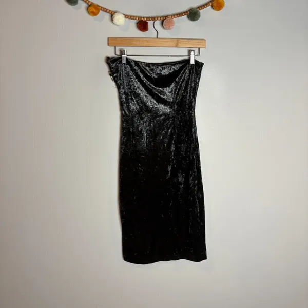 House of CB black velvet strapless gold chain lace up midi dress - Image 6