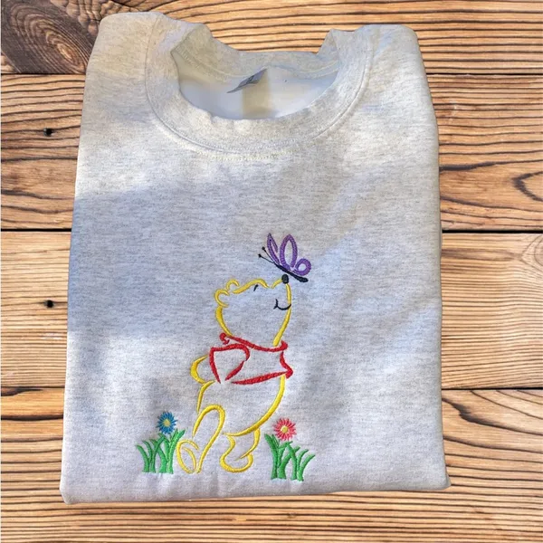 Gildan Winnie the Pooh grey sweatshirt, size small. NWOT - Image 2