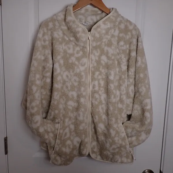 All in Motion Women's Sherpa Cropped Jacket - Beige and white leopard size XXL - Image 2
