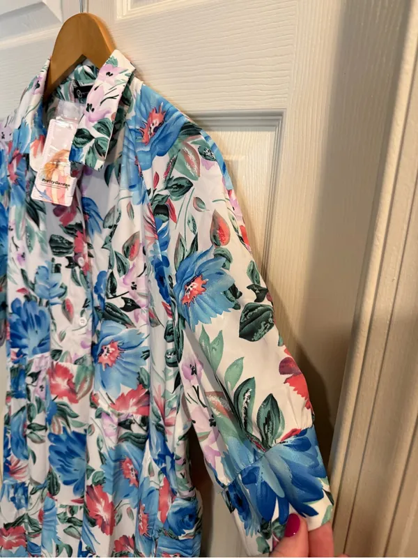 Pretty Garden Button-Front Floral Midi Dress in Blue & Pink - Image 4