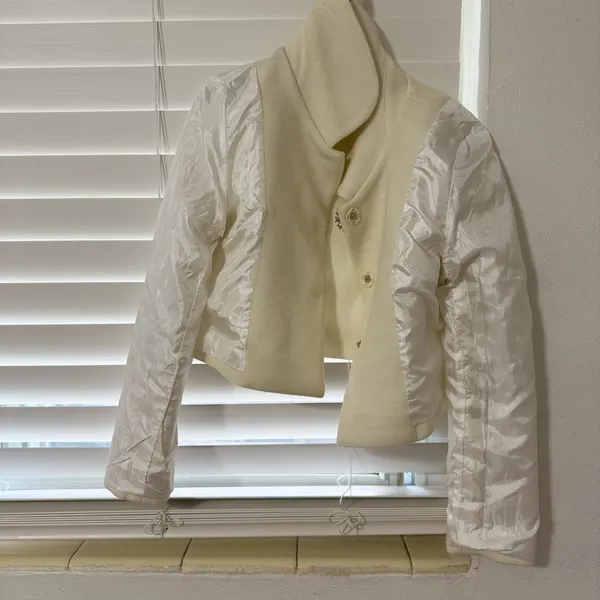 Elegant Cream Women's Jacket In S - Image 6