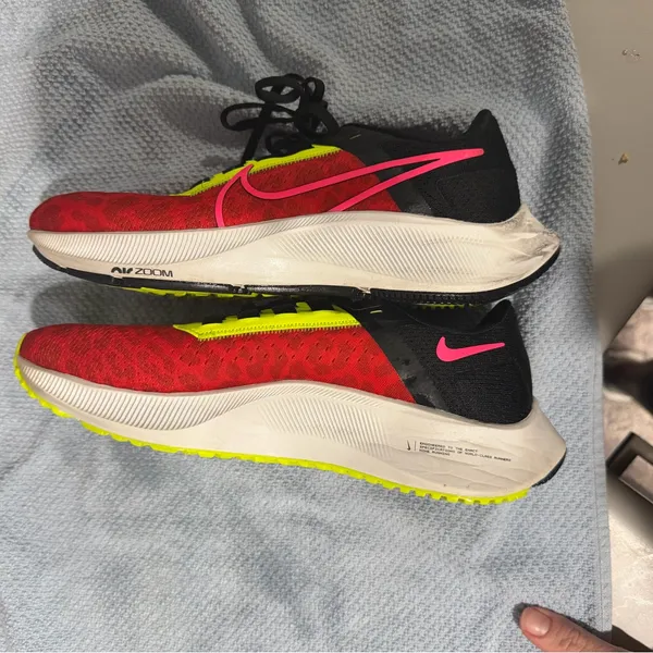 Nike air zoom Pegasus 38 chile red hyper pink size wmns8 - Image 2