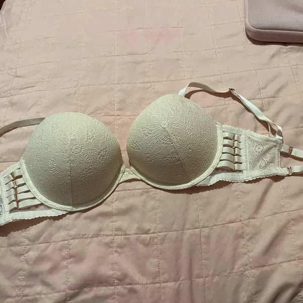Victoria’s Secret Cream Color/Lace Very Sexy Push Up Bra size 32DD - Image 2