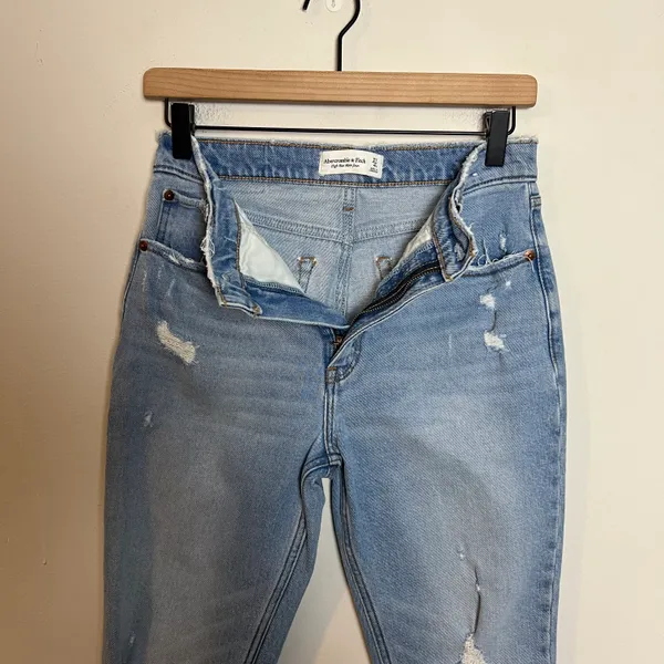 ABERCROMBIE- High Rise Mom Jean Distressed Denim Stretch Denim All Day Comfort - Image 5