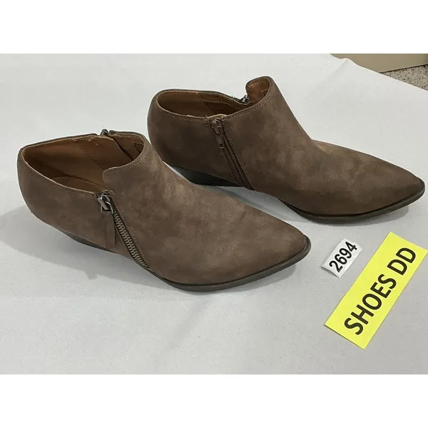 Womans Indigo Rd 8 M Brown Pointed Toe Zip Up Bootie - Image 2