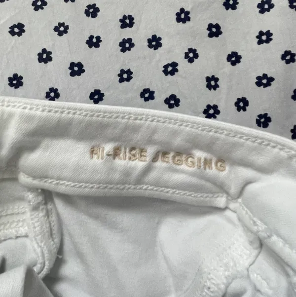 American Eagle Jeans - Image 3