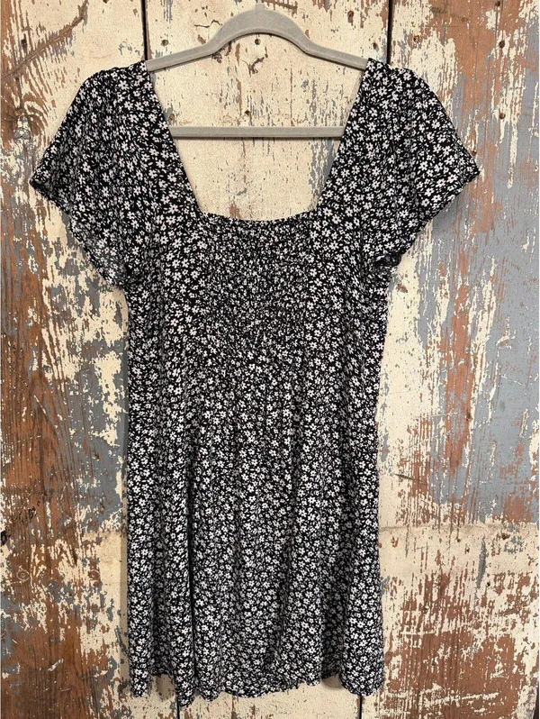 American Eagle black white floral print mini dress size Medium - Image 5