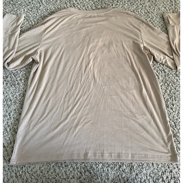 Trendy Queen Women's Oversized Tan‎ Thumb Hole Long Sleeve Tee Size Large - Image 7