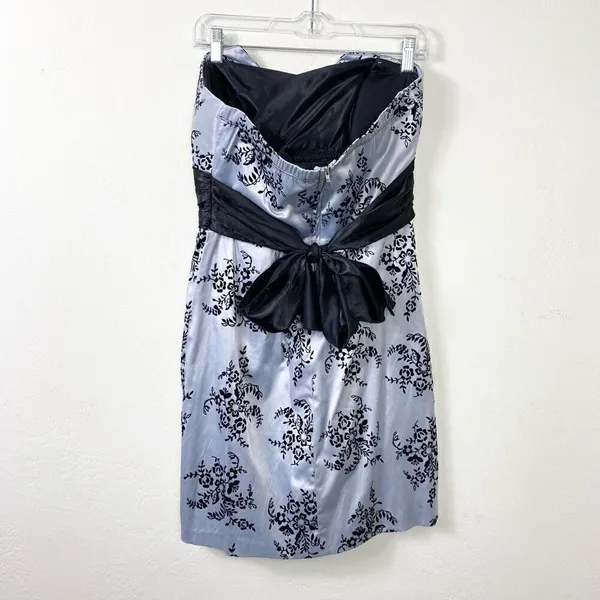 Trixxi Silver & Black Floral Satin Tie Waist Strapless Formal Dress Size 11/12 - Image 2