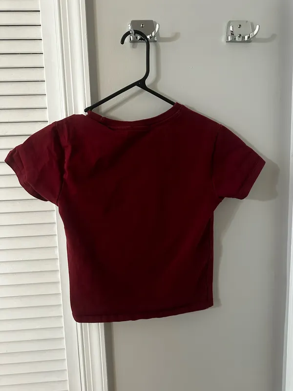 red cropped tee Size 2 - Image 2