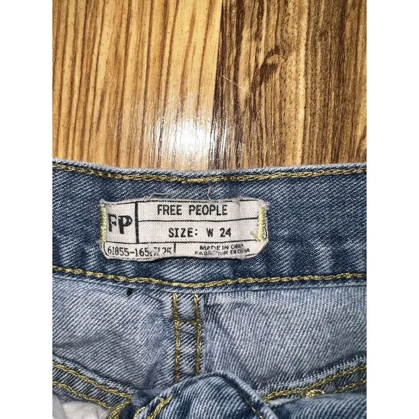 Free People Lacey Light Wash Lace-trimmed Denim Jean‎ Shorts Women's 24 - Image 2