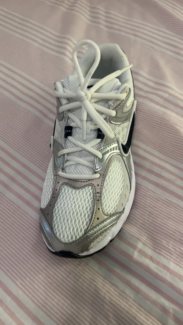 Nike shoes  - Image 3