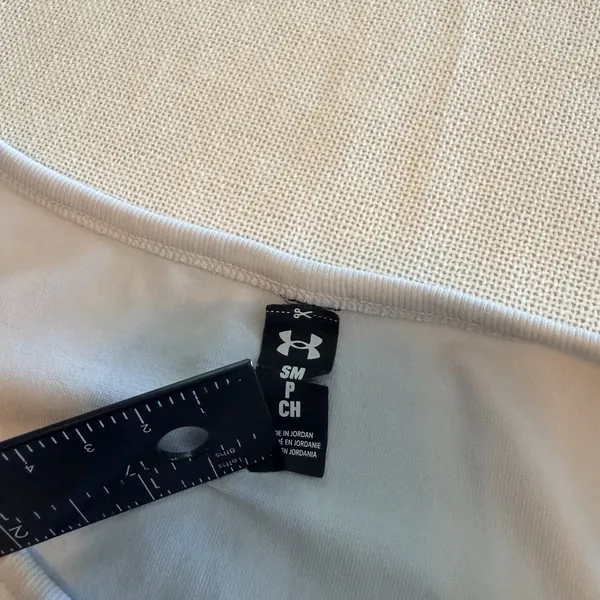 Under Armour Women’s White Cropped Athletic Tank Top Stretch Round Neck Size S - Image 5