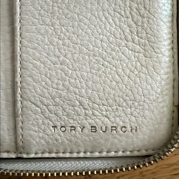 Tory Burch Cream Wristlet with Logo - Image 4