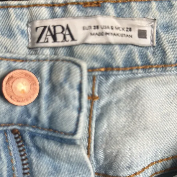 Zara size 6 denim light blue cute high rise straight leg 28 - Image 5