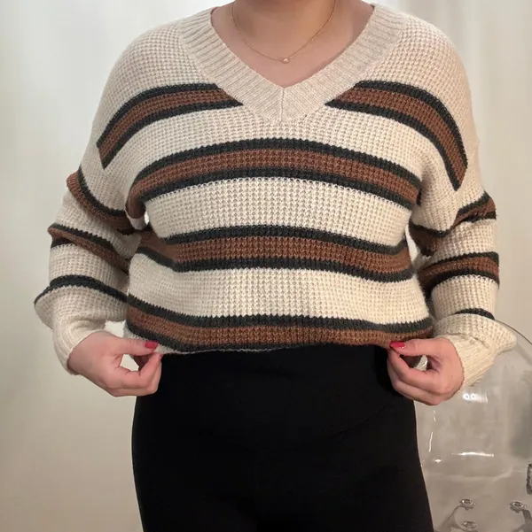 American Eagle Outfitters Sweater - Image 4
