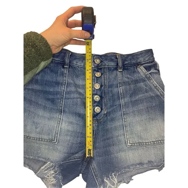 We the‎ Free button up high rise distressed hem shorts size 29 - Image 4