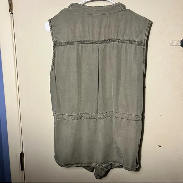 Max Jeans Olive Green Sleeveless Vest - Image 2