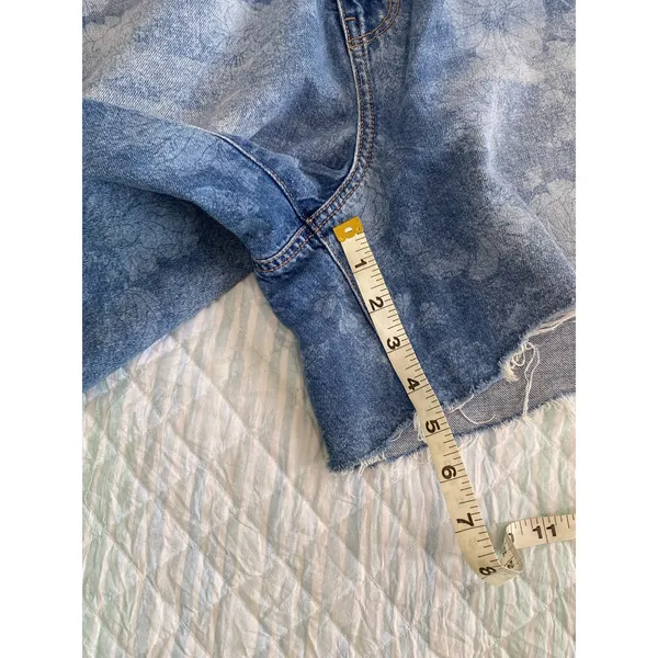 American eagle Women's High Waisted Denim Shorts Size 14 - Image 9