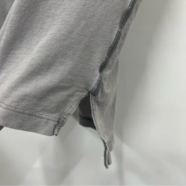 Lululemon size 6 Gray V-Neck Women's Top FLAWED - Image 3