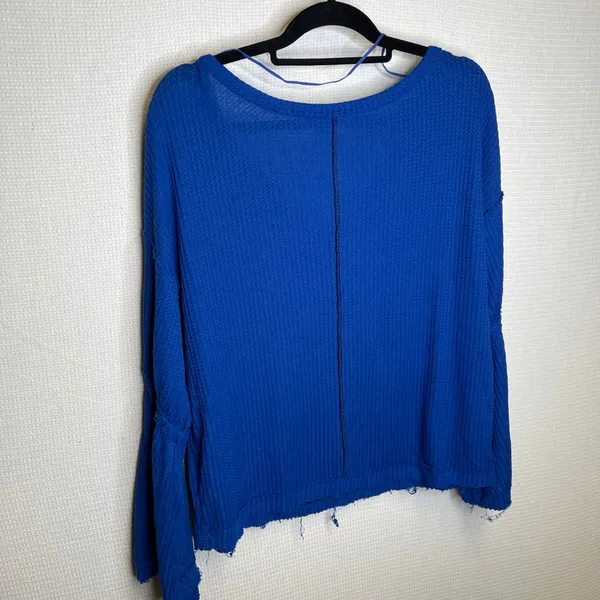 We The Free Royal Blue Waffle Knit Bell‎ Sleeve V Neck Raw Hem Top Size M - Image 4