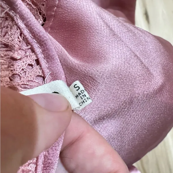 Essue Dusty Pink Satin Robe Women’s Small - Image 3