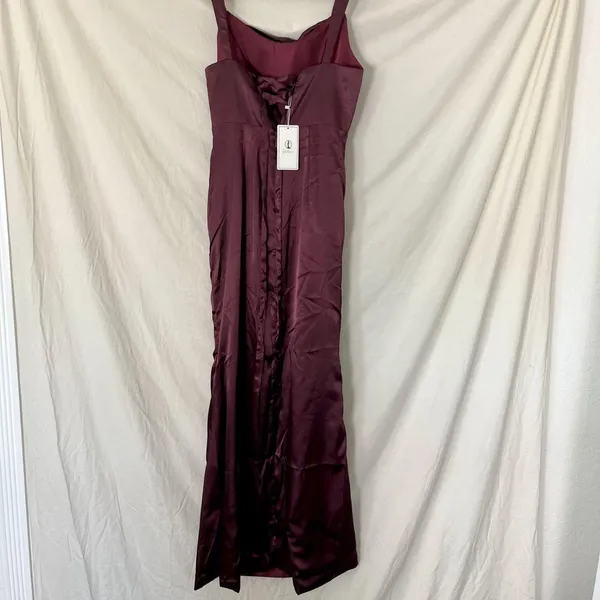 NWT Burgundy ruched leg slit formal prom dress - fits M - Image 4