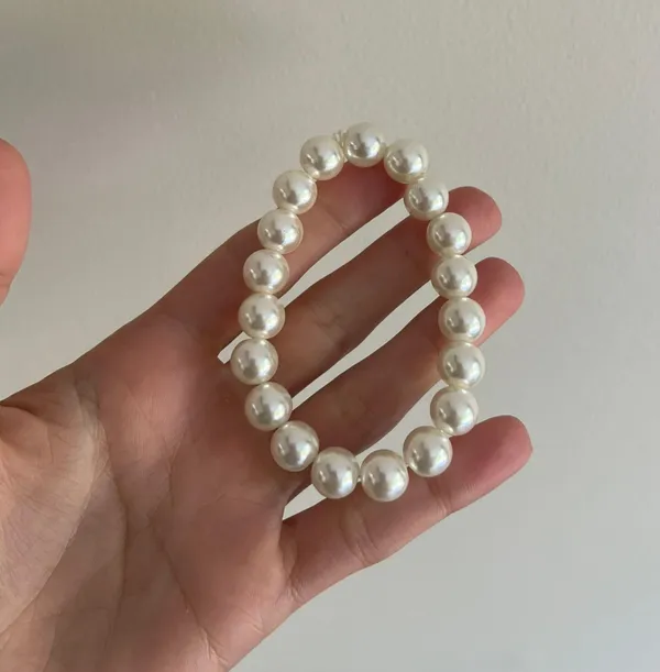 White Stretch Bracelet Pearl - Image 4