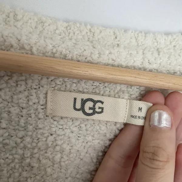 Ugg V-Neck Fleece Pullover Sweater M Cream Women Soft Knit - Image 4