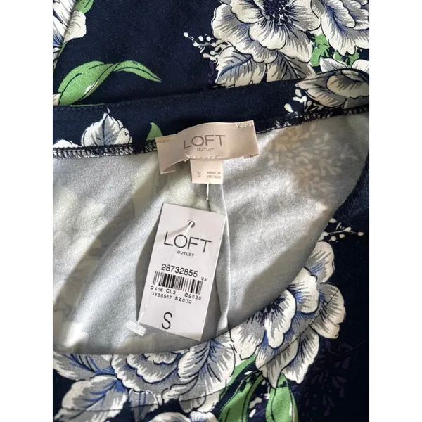 NWT Loft Outlet Women's Navy Blue White Flowers‎ Short Sleeve Dress Size Small - Image 5