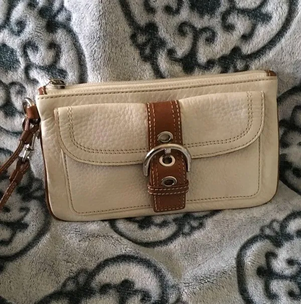 Coach Leather Cream & Brown Wristlet - Image 10